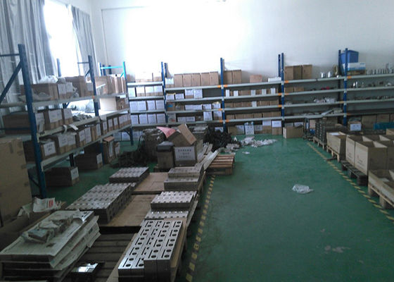 荷重計センサーの重量を量る無線合金鋼