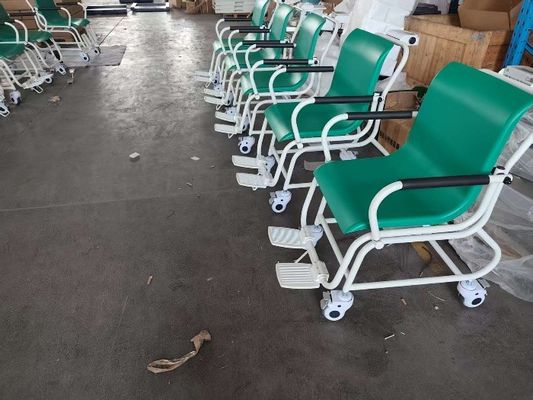 車椅子用体重計：病院での正確な体重測定に不可欠なツール