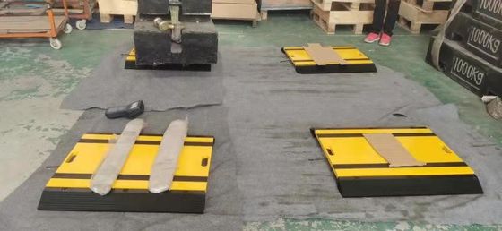 複数の車軸車のスケールに薄型の携帯用車軸によって積み過ぎてパッドの動かすスケールを重量を量りなさい